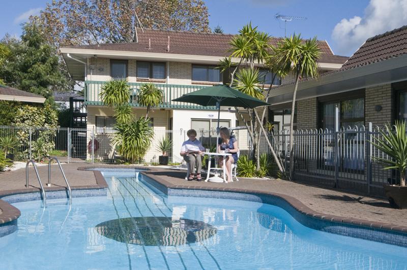 Dukes Midway Lodge Auckland Exterior foto